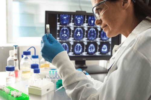 A female clinician in a lab setting representing the benefits of Central Laboratory Services for clinical trials